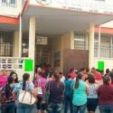  Se manifiestan en primaria de Tampico, piden destitución de director