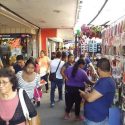  Ambulantes de la calle Hidalgo advierten que no aceptarán reubicación.