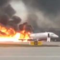  Se incendia avión en Rusia; al menos 13 muertos