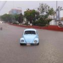  Intensa lluvia inunda Oaxaca y deja árboles y postes caídos