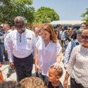  Mariana Gómez visita a migrantes albergados en Reynosa
