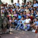  Niñas y niños participan en campamento de verano en CECUDI y visitan 77 Batallón