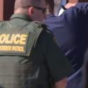  Trump deja su ‘autógrafo’ en el muro fronterizo tras visita