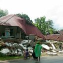  Suben a 23 los muertos por un potente sismo en Indonesia