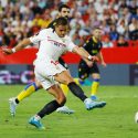  ‘Chicharito’ confirma su romance con el gol en Europa League