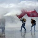  Evacuan Congreso chileno en medio de disturbios