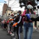  Los propios manifestantes limpian las calles en Ecuador