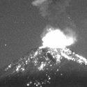  Amanece el Popocatépetl con explosión y fumarola