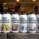  Empresa de cervezas pone a perritos sin casa en sus latas