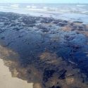  Derrame de hidrocarburo provoca cierre de playas en Paraíso, Tabasco