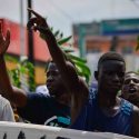  Africanos se amotinan en Tapachula; INM cancela entrega de visas