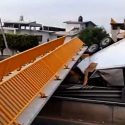  Tráiler derriba puente peatonal en la Querétaro-Celaya