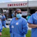  Trabajadores de la salud amagan con huelga