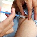  Hay alta demanda de vacuna contra la influenza en unidades de salud: Dr. Benavides