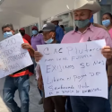  Se manifiestan campesinos de Bustamante en Banco de Bienestar, exigen pago del programa “Sembrando Vida”.