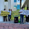  Maestros de Inglés protestan en el Congreso, exigen que les reconozcan 18 años frente a grupo.