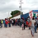  Protestan haitianos por falta de cupo en Senda de Vida