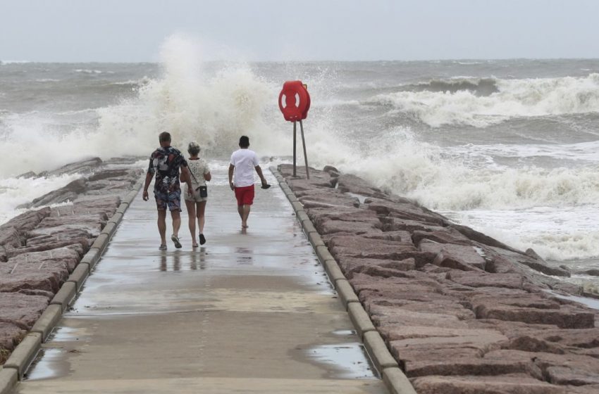  “Beryl” provocará fuertes lluvias en Tamaulipas; mantiene desplazamiento hacia Texas