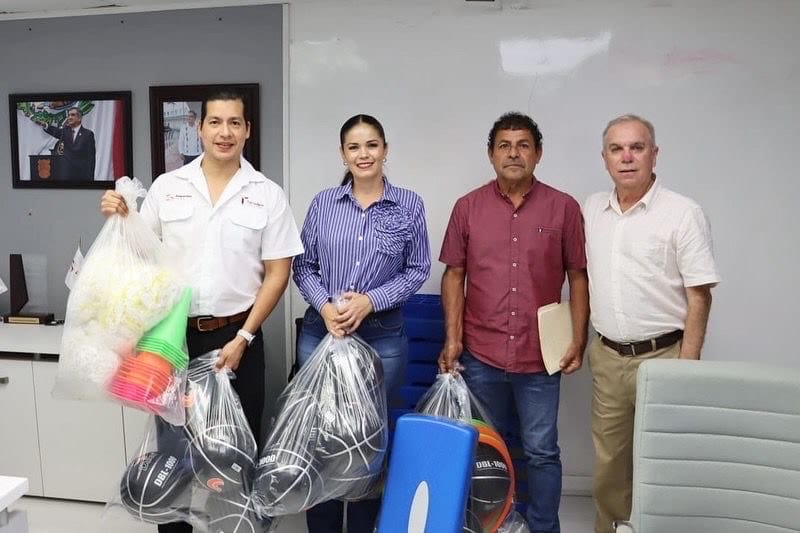  Entrega INDE material deportivo para escuelas