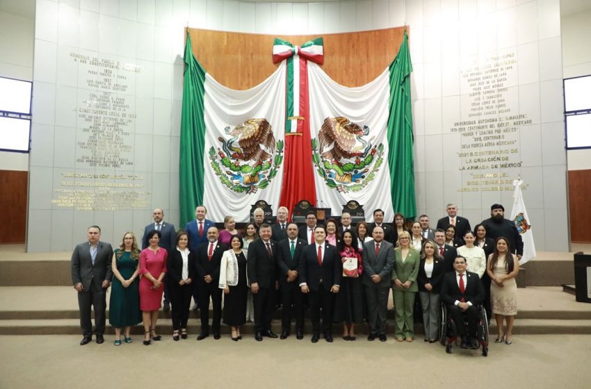  RECIBE CONGRESO TERCER INFORME DE GOBIERNO