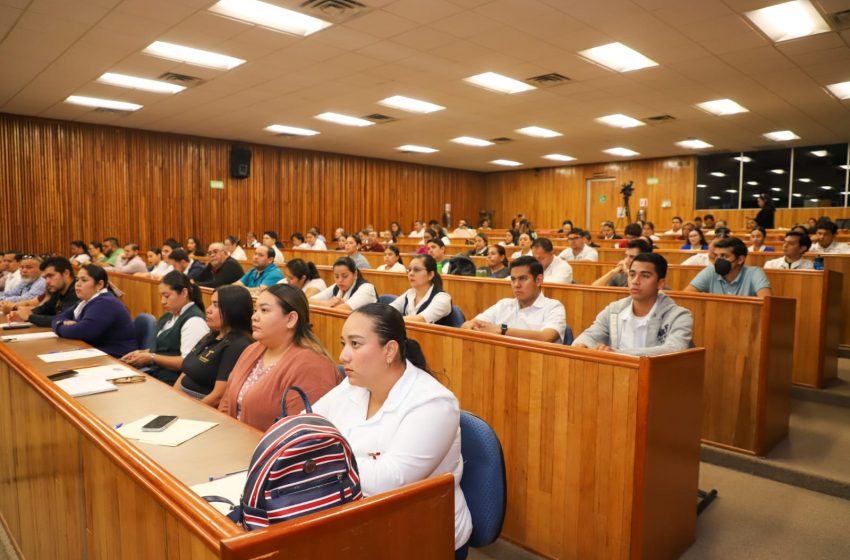  Actualizan a médicos y enfermeras sobre padecimientos en la temporada de calor