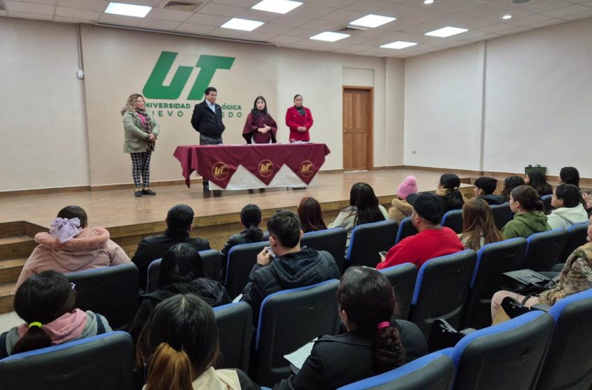  Entrega Universidad Tecnológica de Nuevo Laredo becas a estudiantes destacados