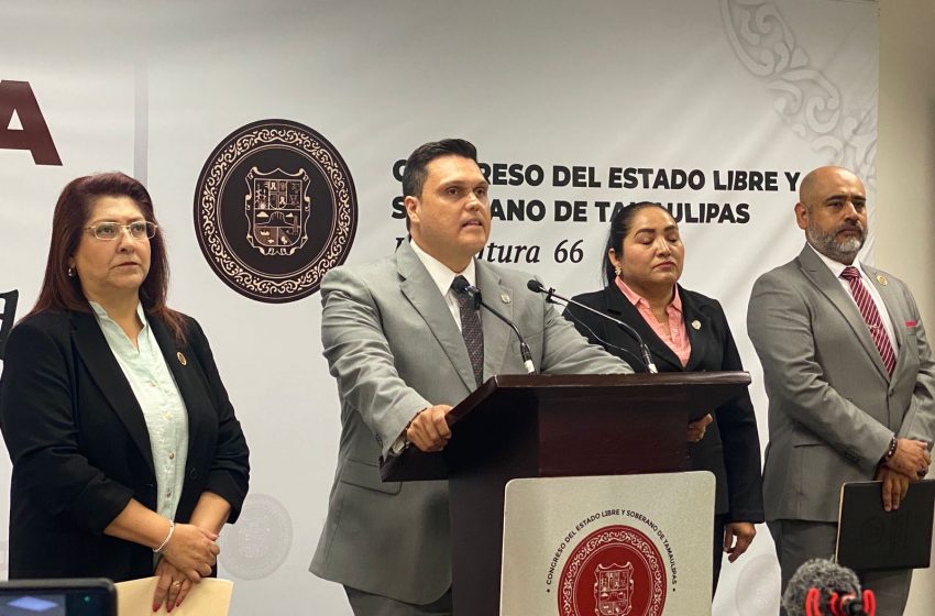 Panistas siguen metiendo mano al proceso