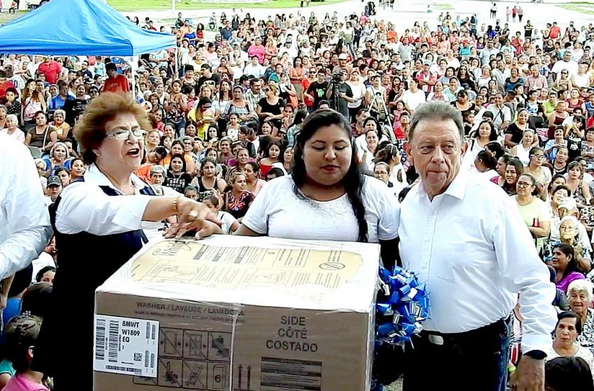 Gran celebración ofrece gobierno municipal a las mamás mantenses