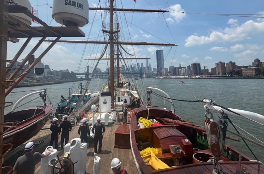 Concluye la primera fase de reparación del Buque Cuauhtémoc; lo trasladan a otro astillero