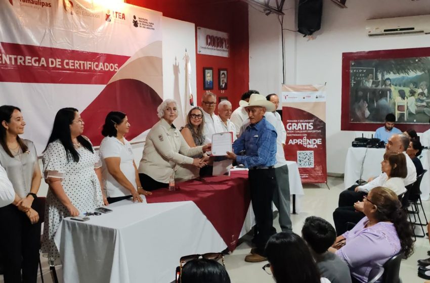 Entregan certificados de educación básica