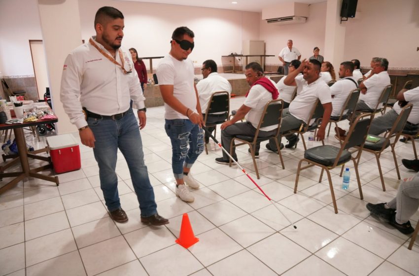  CAPACITAN A TAXISTAS EN INCLUSIÓN Y TRATO DIGNO A PERSONAS CON DISCAPACIDAD