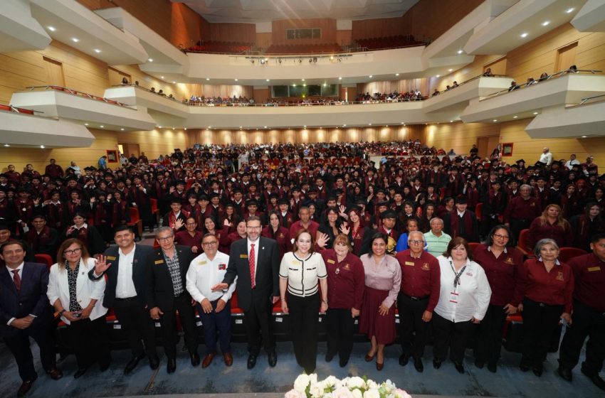 PRESIDENTA MUNICIPAL CARMEN LILIA CANTUROSAS ES MADRINA DE GENERACIÓN DE LA PREPARATORIA MUNICIPAL “ELENA PONIATOWSKA”