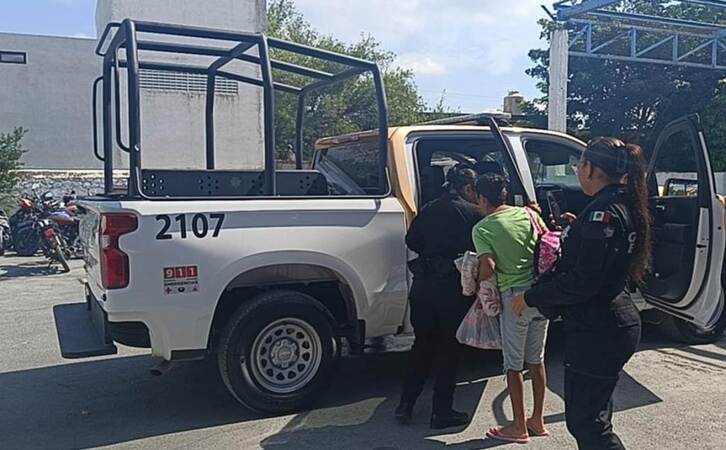 Mujer vuelve a ver a su familia en Victoria