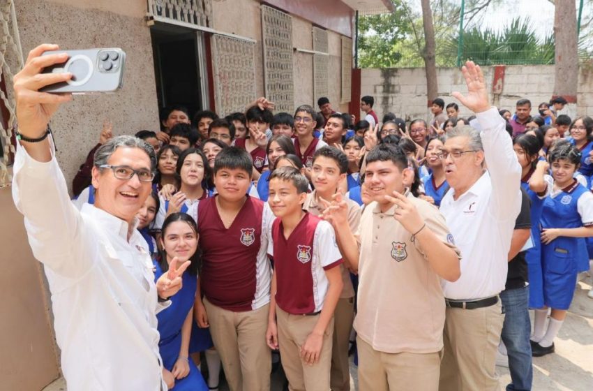  Llama Erasmo a escolares y padres de familia aprovechar Feria de Regreso a Clases