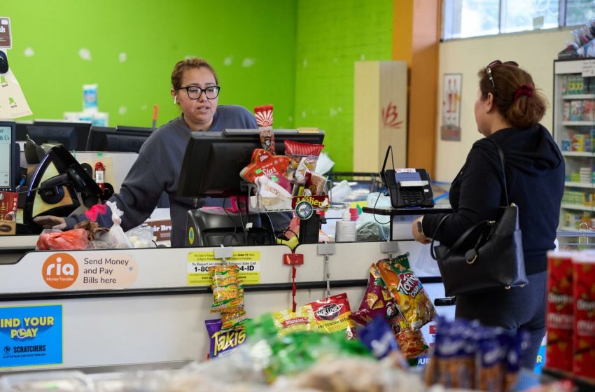  Inflación en Estados Unidos se mantiene en 2.7 % durante julio