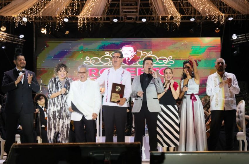  Vibró el Parque Bicentenario con la música en el concierto homenaje al Maestro Roberto Cantoral