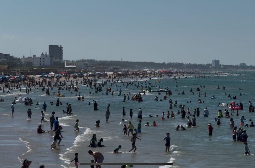  Se consolida playa Miramar, 120 mil visitantes en fin de semana: Erasmo González