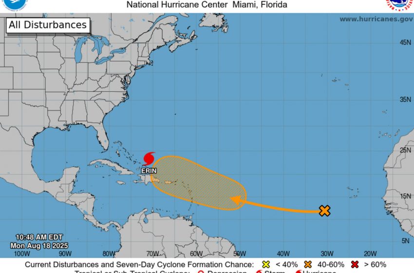El huracán “Erin” se degrada a categoría 3; EE.UU. alerta que aún es “peligroso”