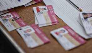 Entrega ISSSTE credenciales permanentes a jubilados y pensionados