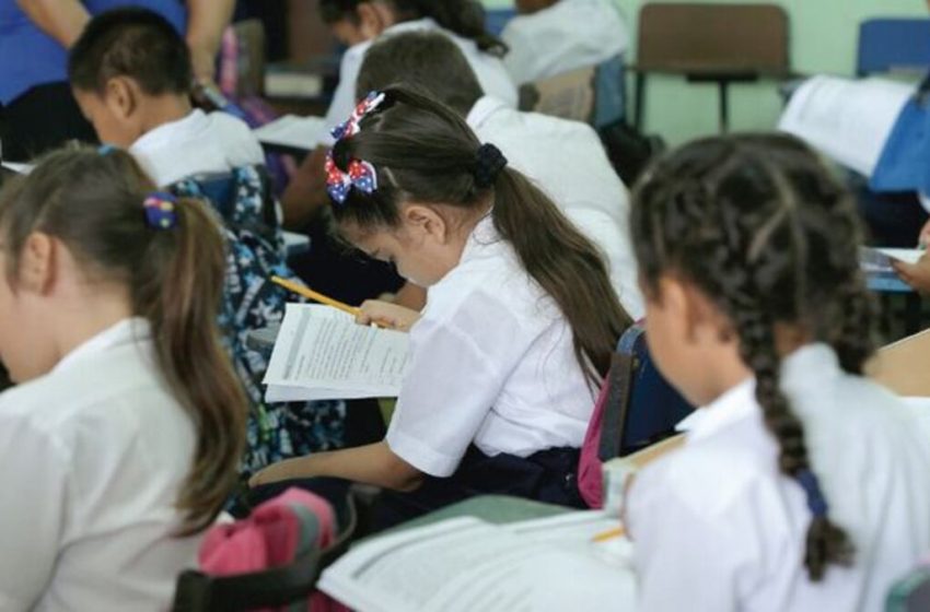  CODHET llama a revisar normas escolares que limitan la libre personalidad de estudiantes