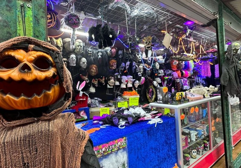 “Nos afecta muchísimo”, comercio informal resiente impacto de compras en línea en temporada de Halloween y Día de Muertos