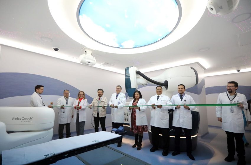  Zoé Robledo inaugura tecnología Cyberknife del IMSS para  tratamiento del cáncer, única en su tipo en el país