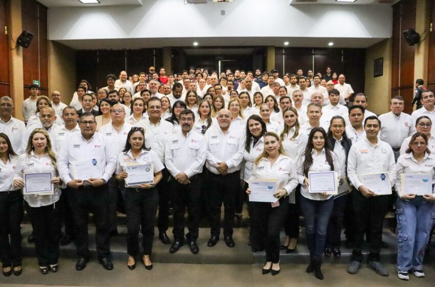  Forma UAT a estudiantes con más competencias para el mercado laboral