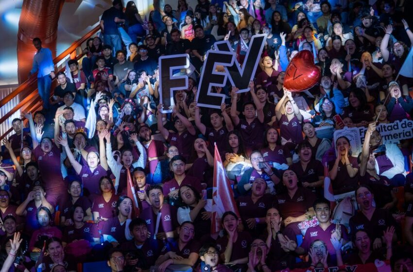 Estudiantes de la UAT disfrutan del tributo musical “Broken Heart Club”