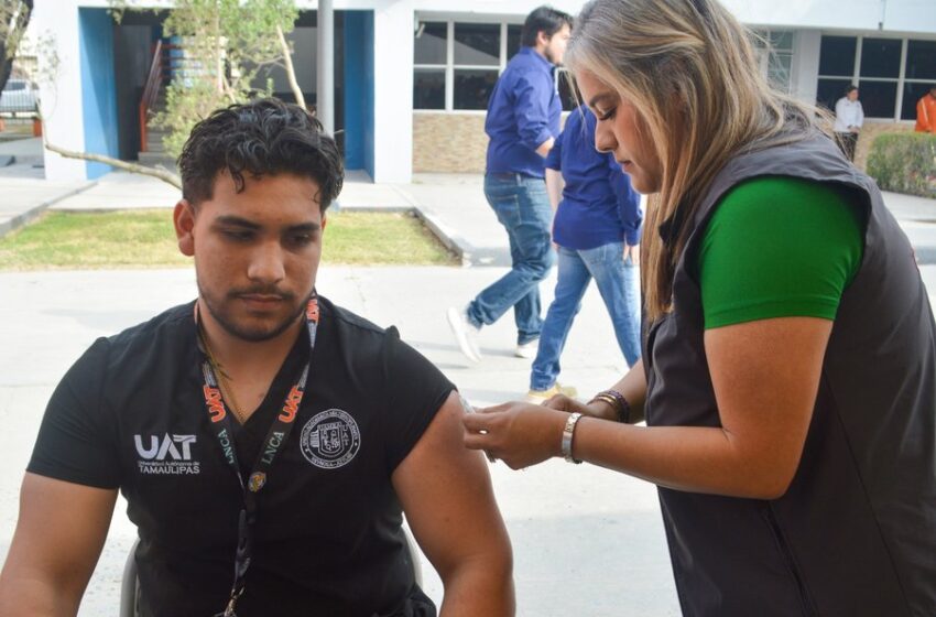 Colabora la UAT con el Sector Salud en jornadas de vacunación