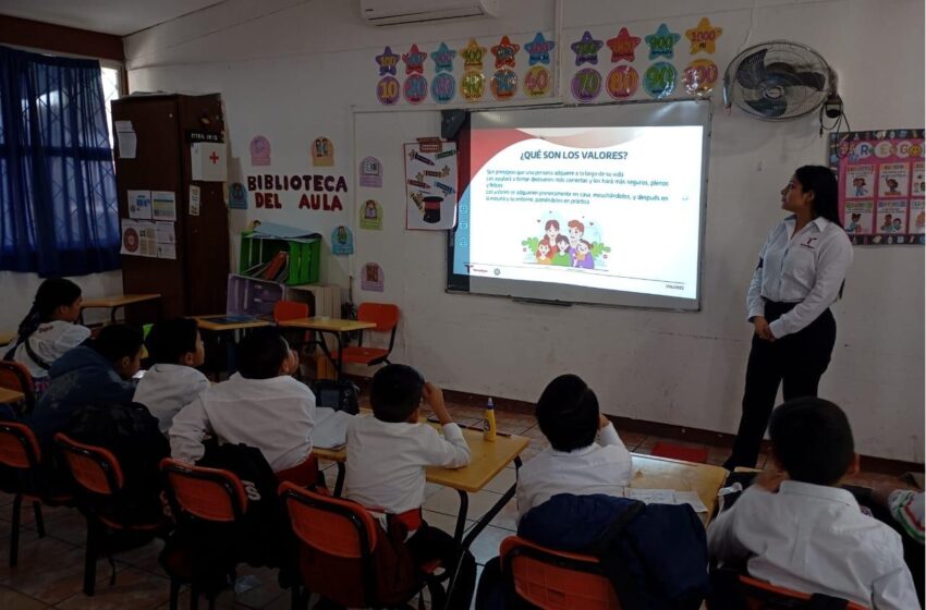  Padres de familia, docentes y Guardia Estatal de Género unidos por una infancia libre de violencia