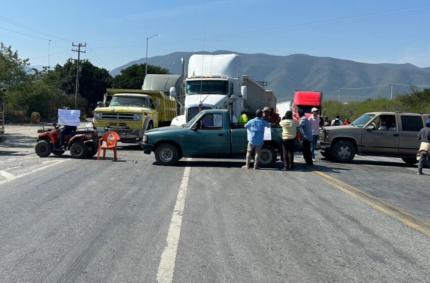  Ejidatarios bloquean el libramiento Naciones Unidas a la altura del ejido El Olmo