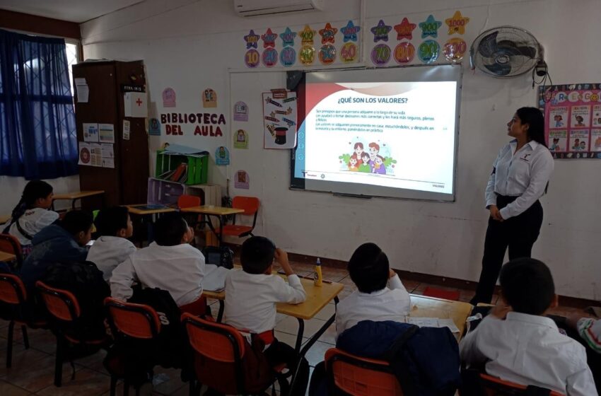  Padres de familia, docentes y Guardia Estatal de Género unidos por una infancia libre de violencia