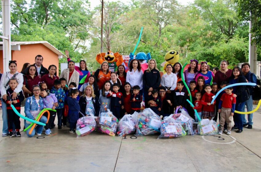  Entrega UAT juguetes a niñas y niños con la jornada “Alegrando Corazones”