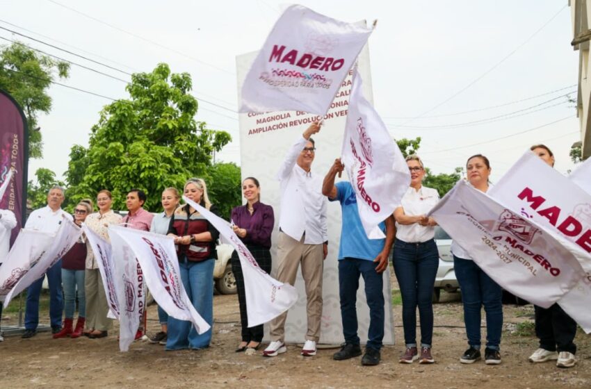  Erasmo González Robledo pone en marcha una obra más de pavimentación en la Ampliación Revolución Verde